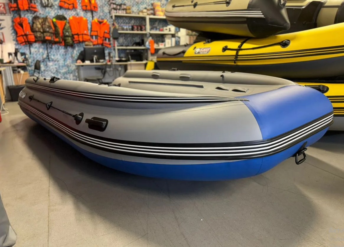 Лодка Reef 390Fi Jet